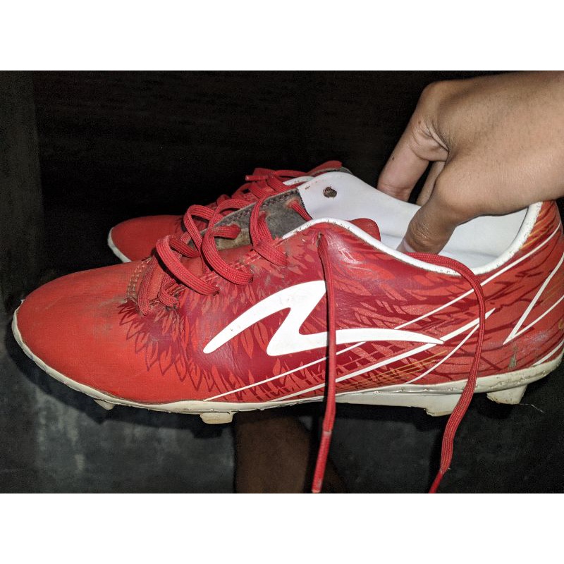 sepatu bola ls 20