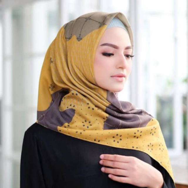 HIJAB SEGIEMPAT VOAL MOTIF BUNGA HIJAU KEYZ HIJAB KH0028