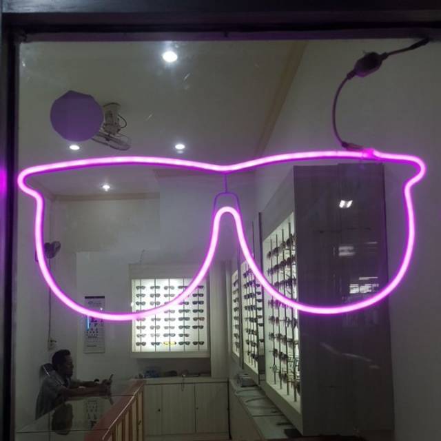 Lampu Display Optik Kacamata