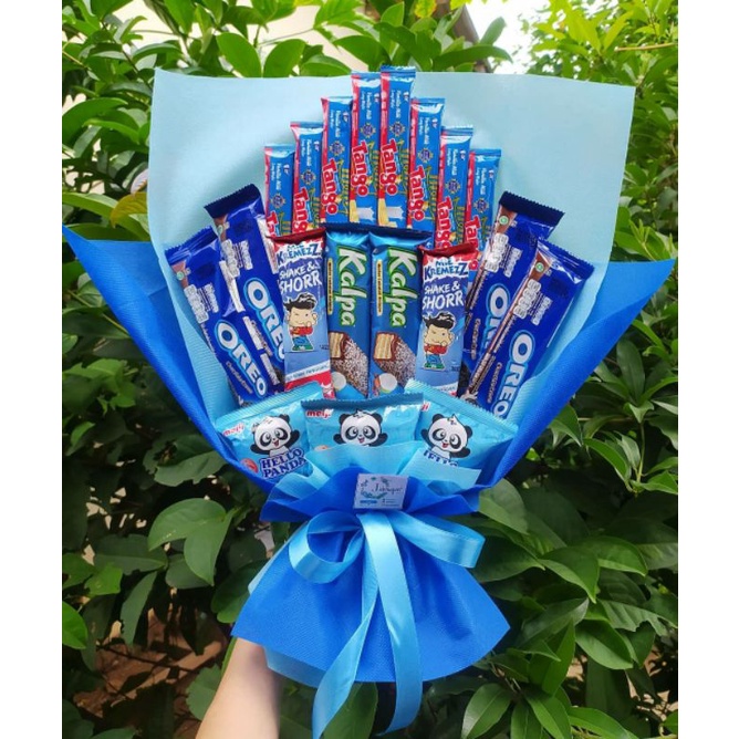 (S) BUKET SNACK BIRU CANTIK MEWAH ELEGAN HADIAH/paket/bingkisan Snack Ulang Tahun/Ultah/ Wisuda/Kado/Hadiah