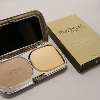 Ristra Platinum Triple Action Compact Powder / Bedak Ristra Platinum