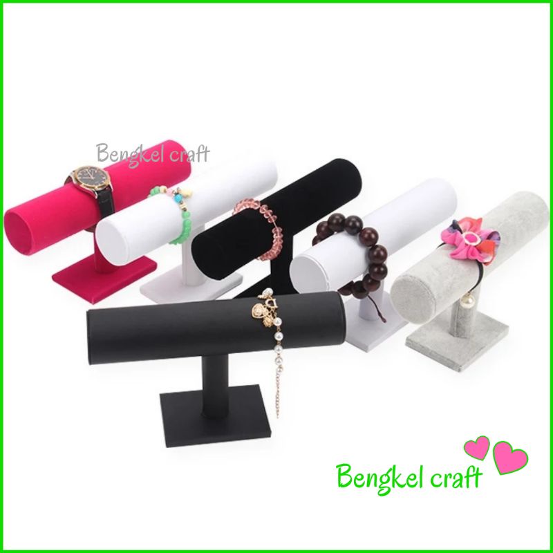 Display Pajangan Gelang Emas Aksesories dan jam tangan
