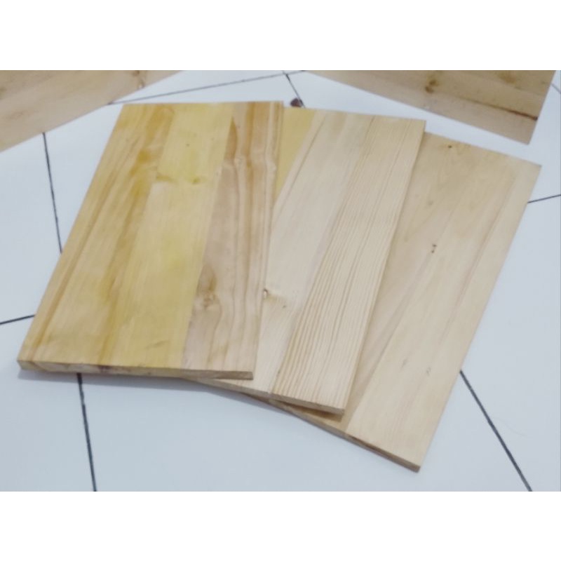 Ambalan papan kayu jati belanda 25x50 cm sudah di pernis bening dan natural