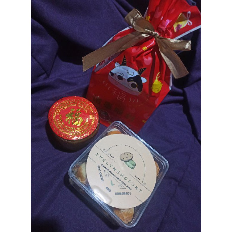 

hampers imlek kue