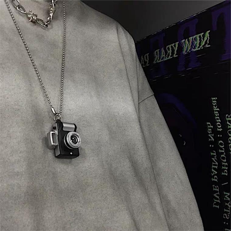 Kalung Rantai Liontin Kamera Kecil Gaya Retro Punk Untuk Wanita