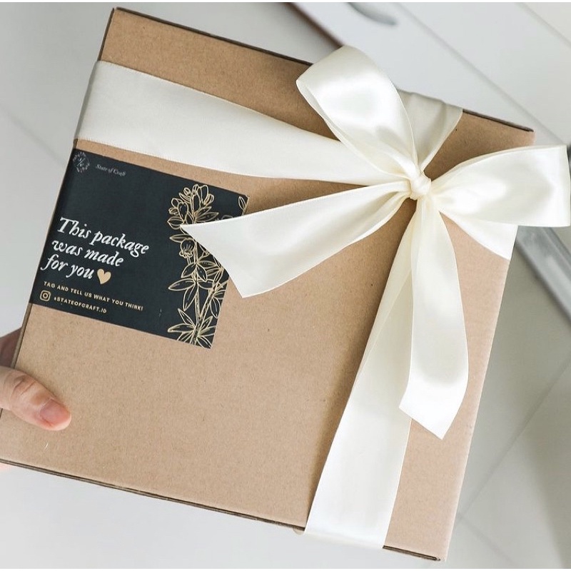 

(Extra) Packaging Hampers - Tambahan Pita dan Kartu Ucapan. Tidak termasuk produk