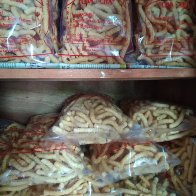 

Cemilan enak & guri, Akar Kelapa, kripik pisang, kripik singkong pedas