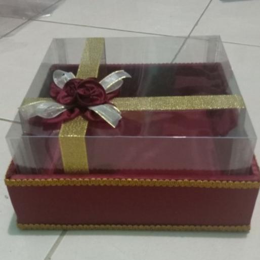 

AKSESORIS PERNIKAHAN KOTAK HANTARAN / SESERAHAN TEMPAT KUE WARNA MARUN PERLENGKAPAN PESTA CRAFT