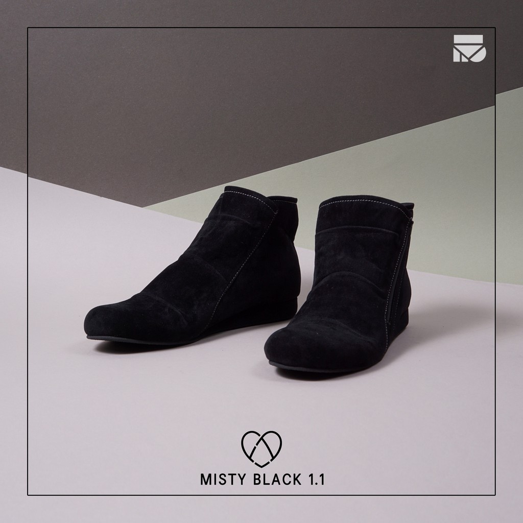 Misty Black | Sepatu Ringan Simpel Kasual Wanita Cewek Women Boots Footwear Ori | FORIND x Favshoes