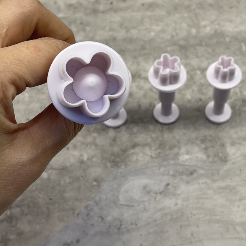 

CT-002 (3 PCS) CETAKAN BUNGA PLUM / CETAKAN BISKUIT BUNGA / PLUNGER CUTTER PLUM FLOWER / CETAKAN FONDANT / CETAKAN KUE