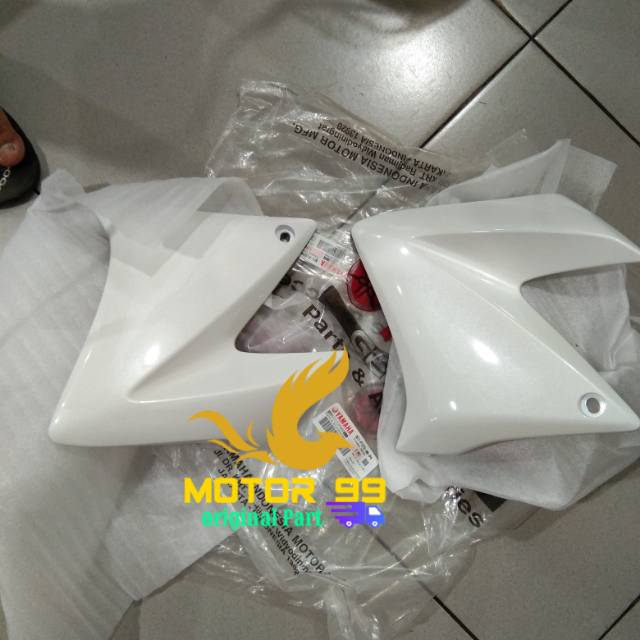Sayap tengki set Vixion putih old ori ygp