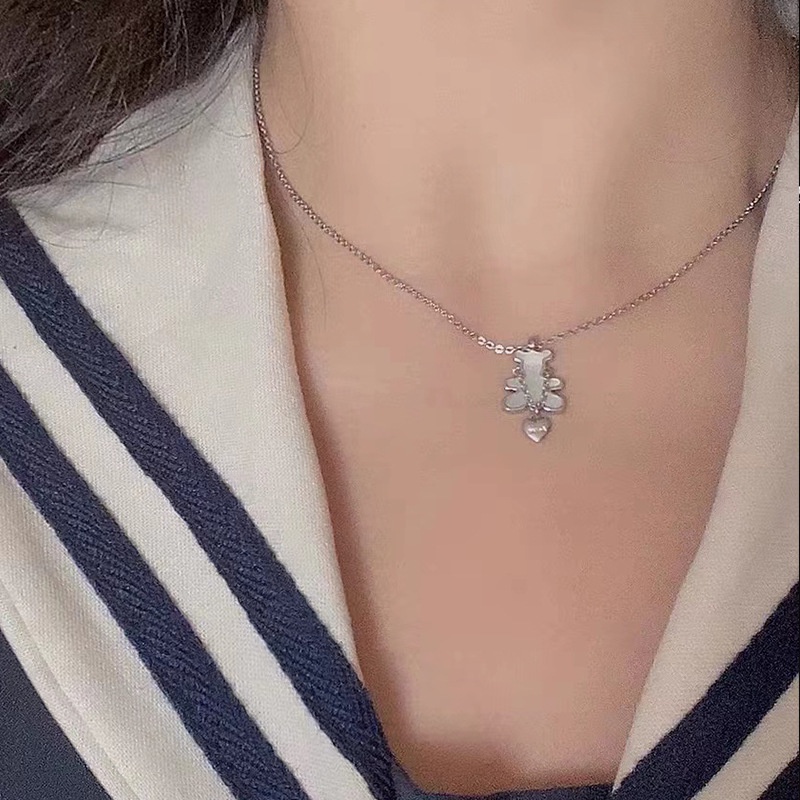 Kalung Rantai Klavikula Desain Beruang Hati Warna Silver Gaya Korea Serbaguna Untuk Aksesoris