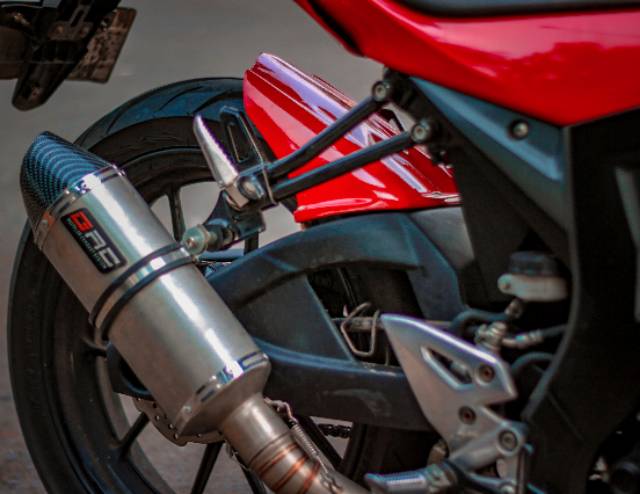 HUGGER ARM SUZUKI GSX 150 R GSX 150 S Hugger arm huger cover arm Suzuki gsx 150 R GSX 150 S SUZUKI B