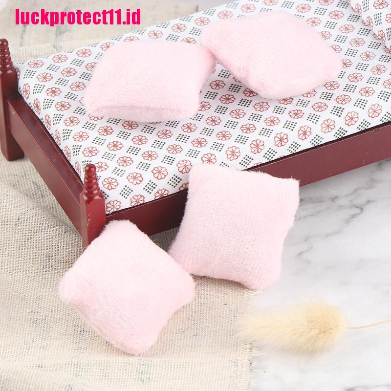 Lucktoy 4pcs / Set Miniatur Bantal Sofa Skala 1: 12 Untuk Aksesoris Rumah Boneka