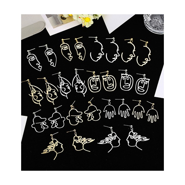 LRC Anting Tusuk Fashion Golden Face Cutout Geometric Earrings D73659