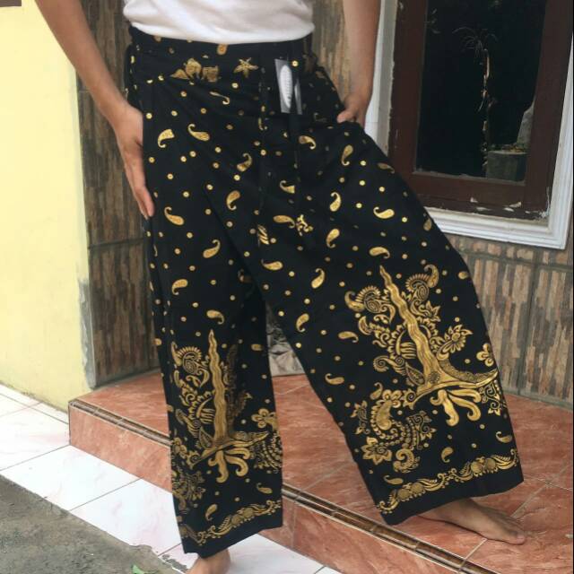 Saruna batik Prada motif keris. Majapahit. Garuda