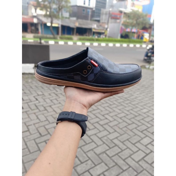 Sandal Slop Bustong Kulit Slip On Kasual Cowok Sintetis Premium Sol Karet-catur