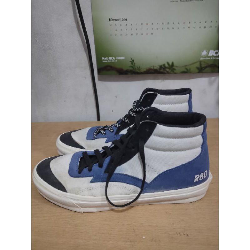 Sepatu Losing grip High