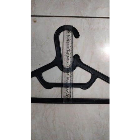 Isi 12 pcs hanger hitam laundry