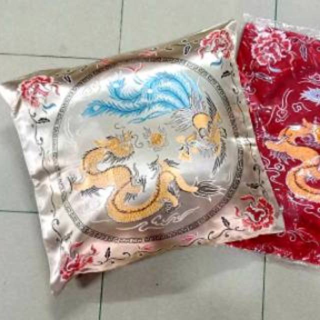 SARUNG BANTAL SATEN NAGA KADO UNIK SOVENIR SANGJIT SARUNG BANTAL MERAH EMAS PREMIUM