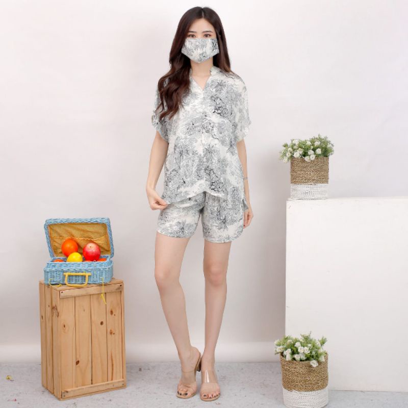 Setelan Wanita - Set Diora Hot Pants+Mask