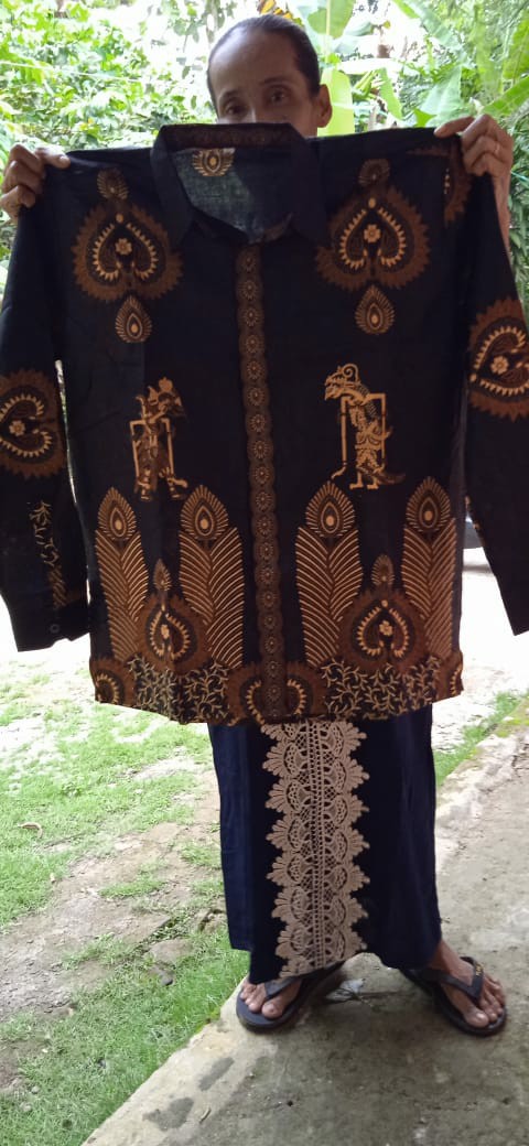 Kemeja Batik Motif Mewah Banget