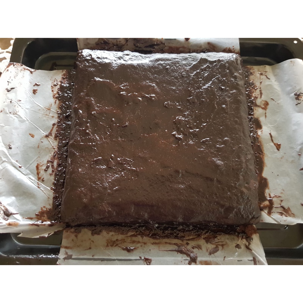 

Fudgy brownies with ganache chocolate. Pesanan dibuat terlebih dahulu.