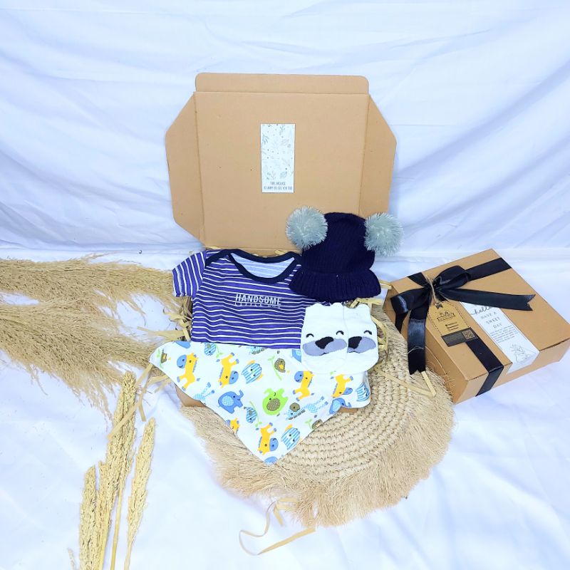 KADO BAYI | HAMPERS BAYI | JUMPER BAYI | JUMPSUIT BAYI | DRESS BAYI PEREMPUAN | BAJU BAYI LAKI LAKI | HAMPERS BAYI NEWBORN | HAMPERS BABY BOY | HAMPERS BABY GIRL | SETELAN ANAK LAKI LAKI | SETELAN ANAK PEREMPUAN | BABY GIFT | PARCEL NEWBORN | KADO LAHIRAN-little handsome boy