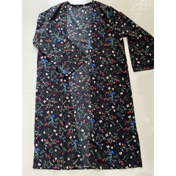 Outer | Cardigan Hitam bunga-bunga (second hand)