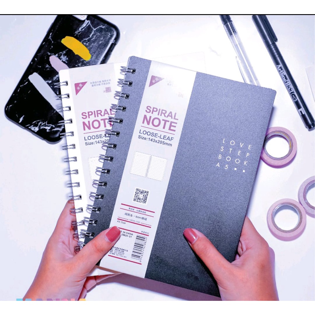 

ROYALE STATIONARY - BUKU CATATAN SPIRAL HARD COVER UKURAN BESAR B5 LOVE STEP BOOK