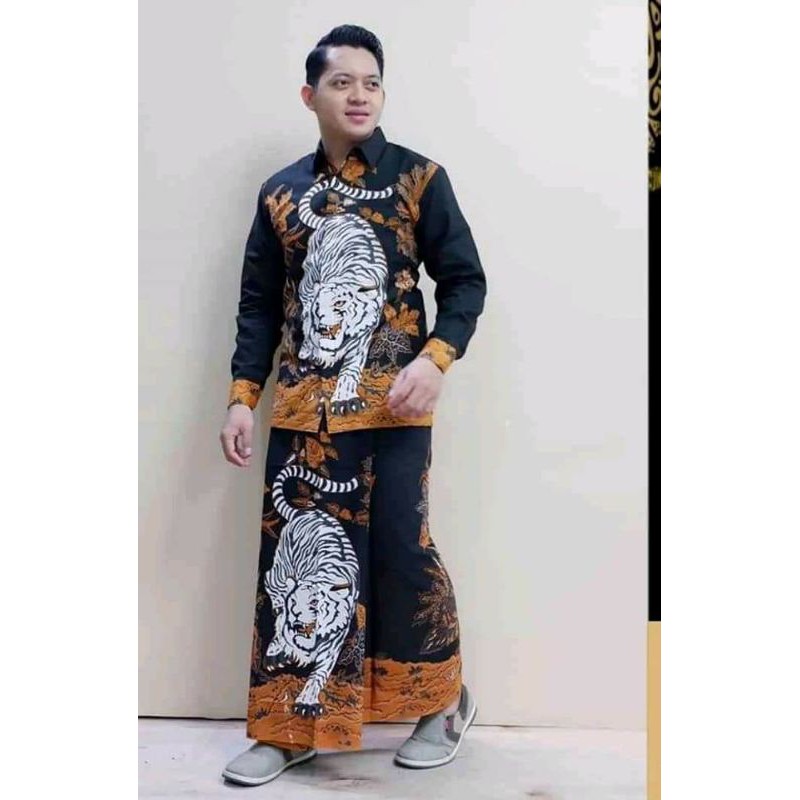 sarung batik motif macan putih