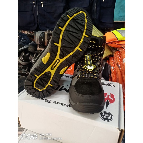 sepatu safety Dunlop