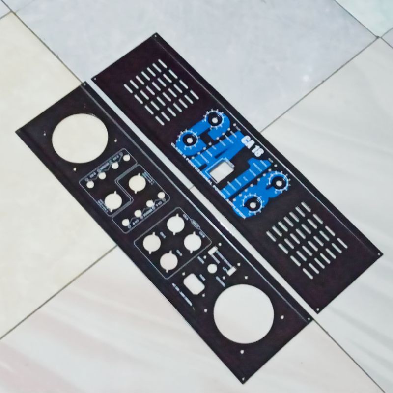 Plat panel depan dan belakang Power amplifier stereo CA18