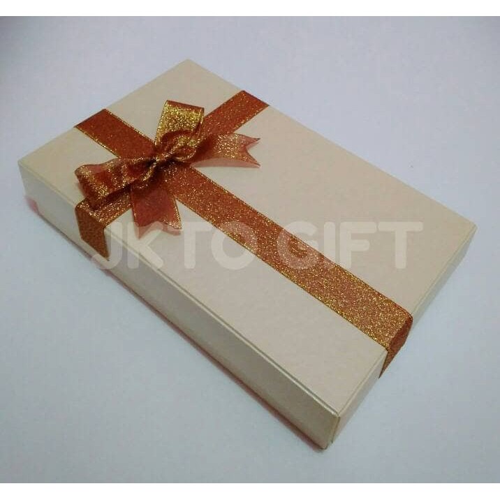 

FRESH kotak kado gift box handmade 25x15x5 cm ISTIMEWA