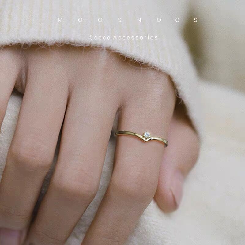 Cincin Wanita Bahan Titanium Steel Warna Silver / Gold Hias Kristal / Berlian Gaya Korea / Simple Untuk Pertunangan / Pernikahan