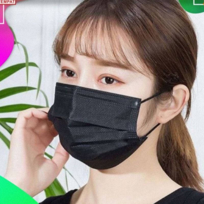 masker Earloop hitam