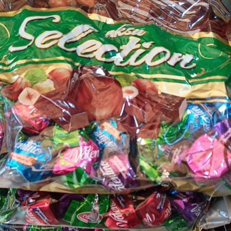

Grosir Coklat truffle /oksu/ singapore dll... coklat arab rasa mix ukuran 1kg