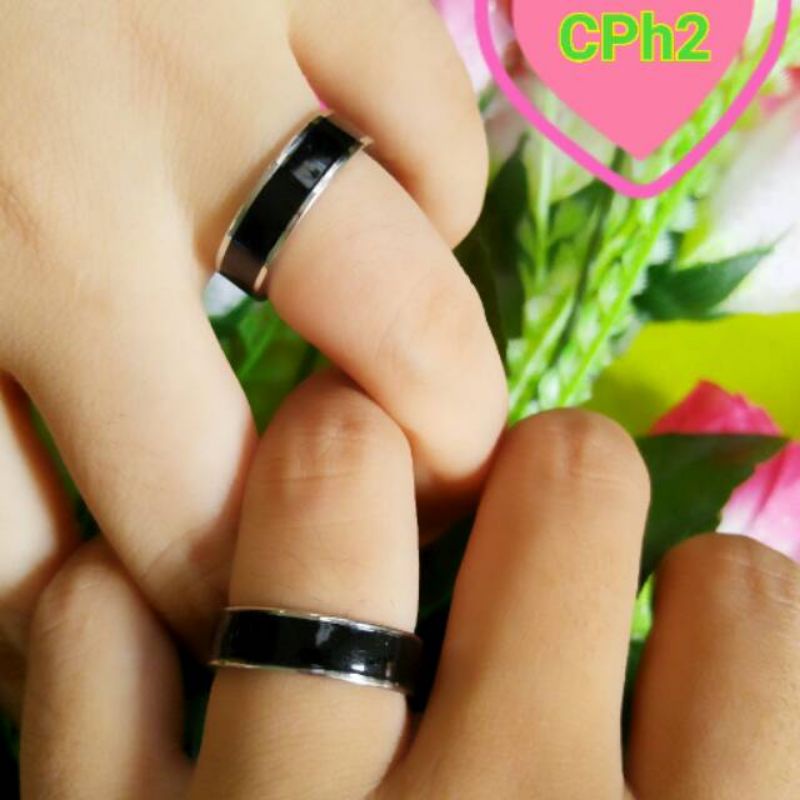 4s Grosir Solo || Cincin Titanium Hitam dengan Garis Silver Anti Karat dan Luntur cocok utk Pria dan Wanita