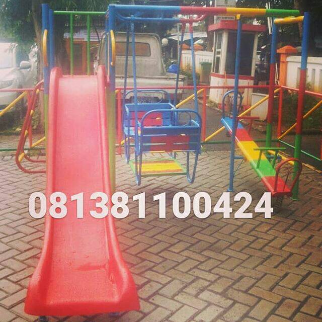 Perosotan set dengan ayunan dn enjotan mainan anak paud mainan taman bermain outdoor free ongkir jkt
