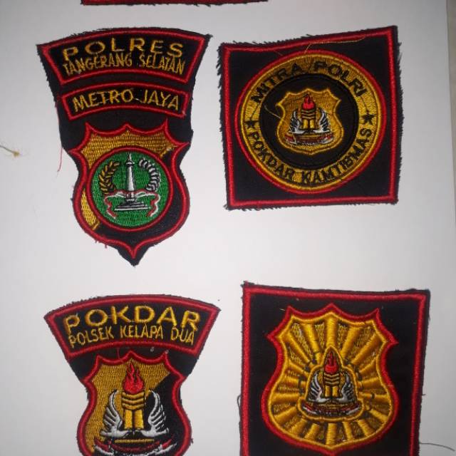 

Badge timbul