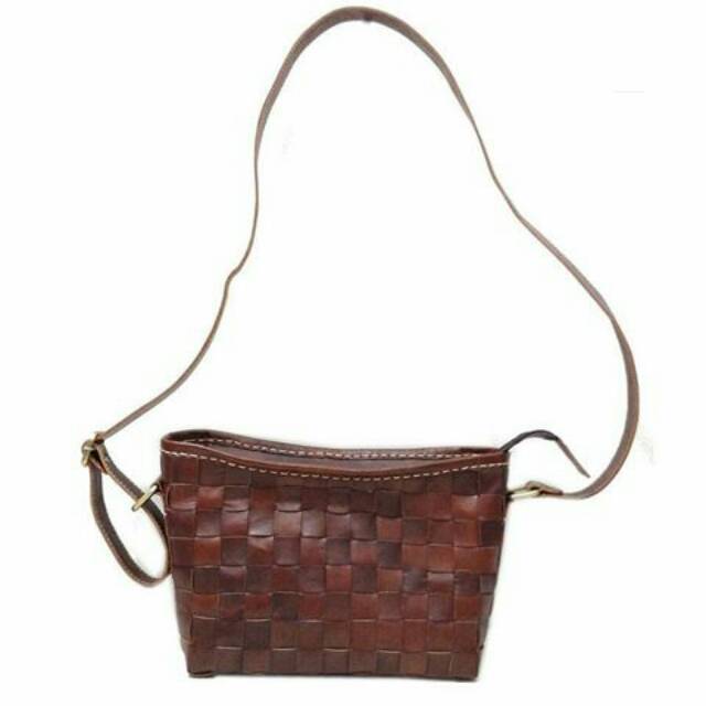 

Tas Kerajinan Anyaman Kulit Jahit Manual