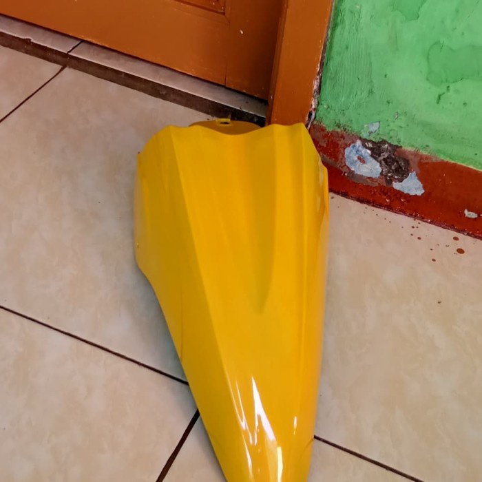 spakbor depan Mio sporty lama kuning