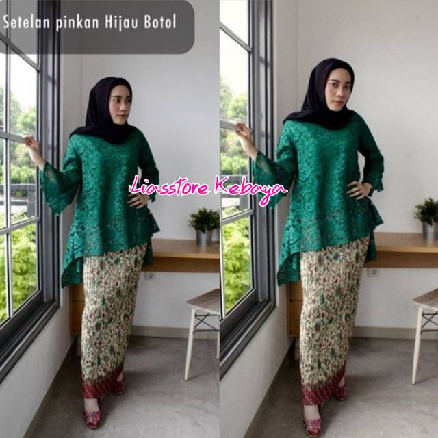 Kebaya Brukat Pingkan Hijau Botol/Kebaya Modern/Kebaya Hits/Kebaya Wisuda/Kebaya Kondangan