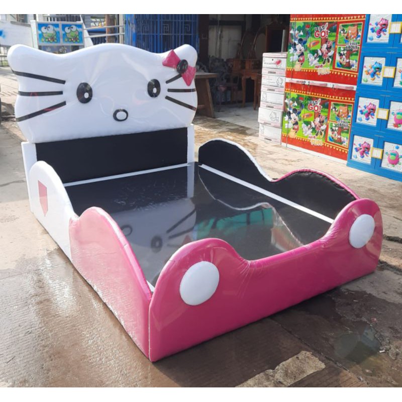 DIVAN KARAKTER HELLO KITTY