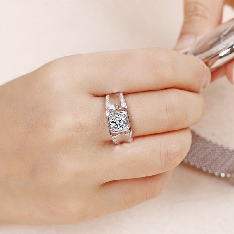 Cincin Emas Putih Mewah Fashion Pria dan Wanita Cincin Pertunangan Berlian Batu Permata Putih