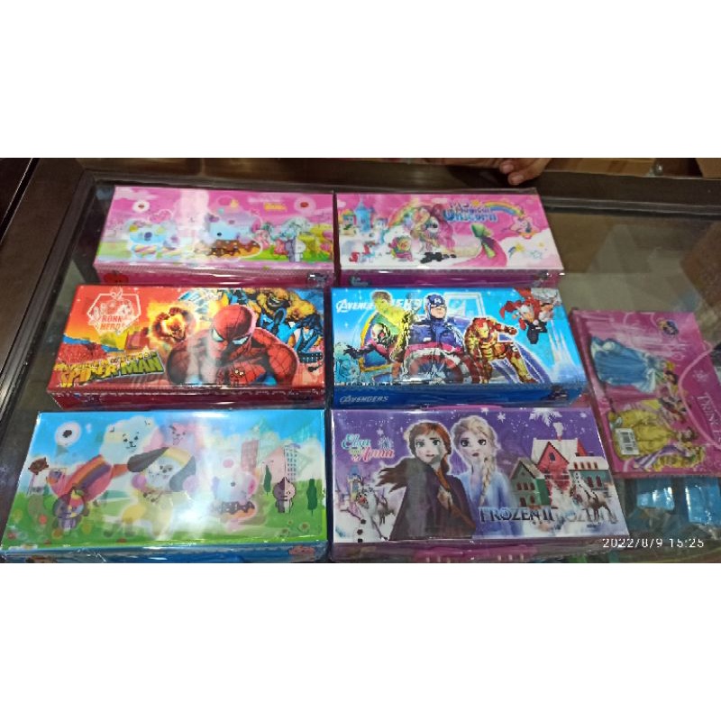 

Kotak Pensil Anak Gambar 3 dimensi Hologram 3 Susun , Dengan Kode Kunci Pengaman + Ada Lampu LED dengan 3 mode Nyala ( Disco , Kedip , Diam ) ada Tombol On/Off di Bagian Dalam Kotak nya