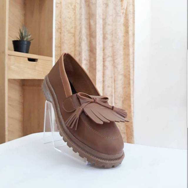 Sepatu Wanita Trending / Sepatu Docmart rumbe / Sepatu Loafers Wanita / Sepatu Flat Wanita / Bisa Bayar Di Tempat(cod)