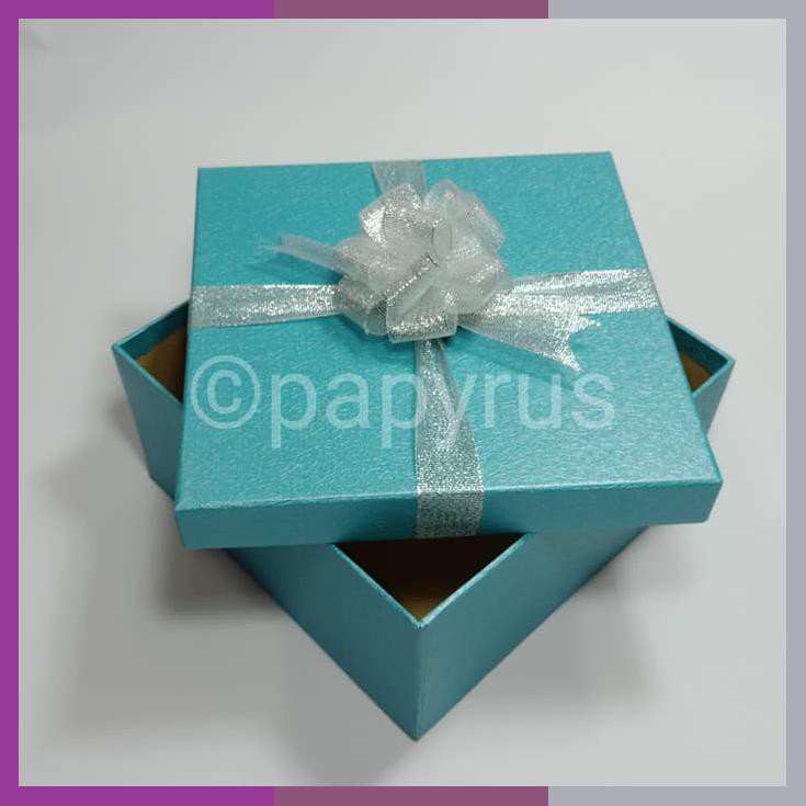 

Papyrus Kotak Kado Gift Box Hadiah 20X20Cm Tinggi 10Cm