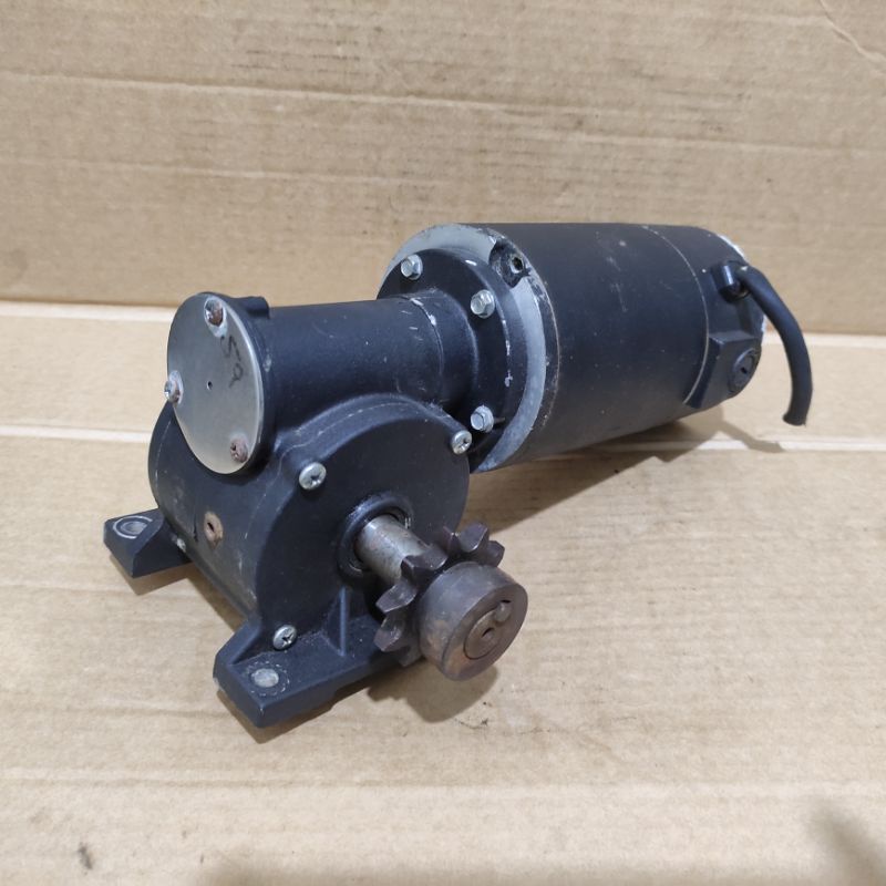 dinamo motor dc gearbox samping motor dc 32rpm 1.53A volt 90V dc