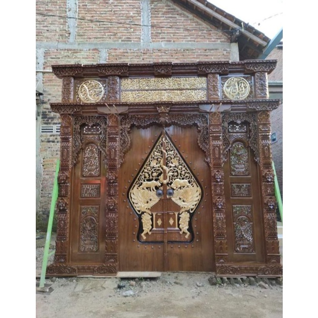 gebyok ukir kaligrafi gebyok gunungan wayang